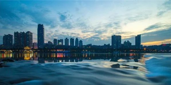 泸州城市LOGO诞生 “中国酒城”带回“泸”字新伙伴